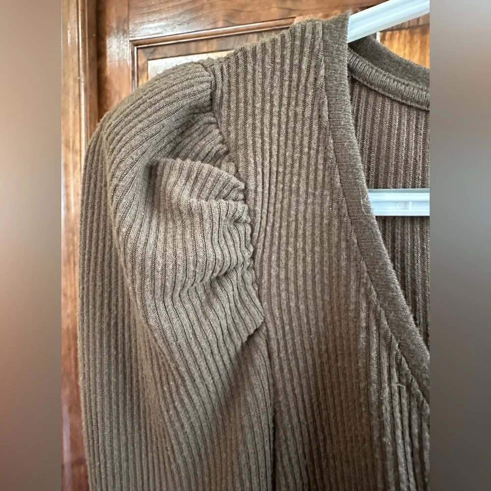 NATION LTD Long Sleeve, Poof Shoulder, Ribbed Top Size Small, Brown - Picture 3 of 5